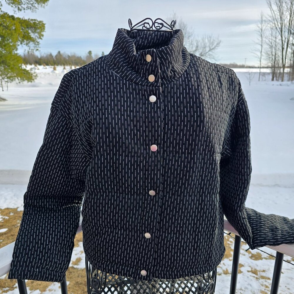 Quilted Jacket Hem & Thread, size Small, new  Black and white